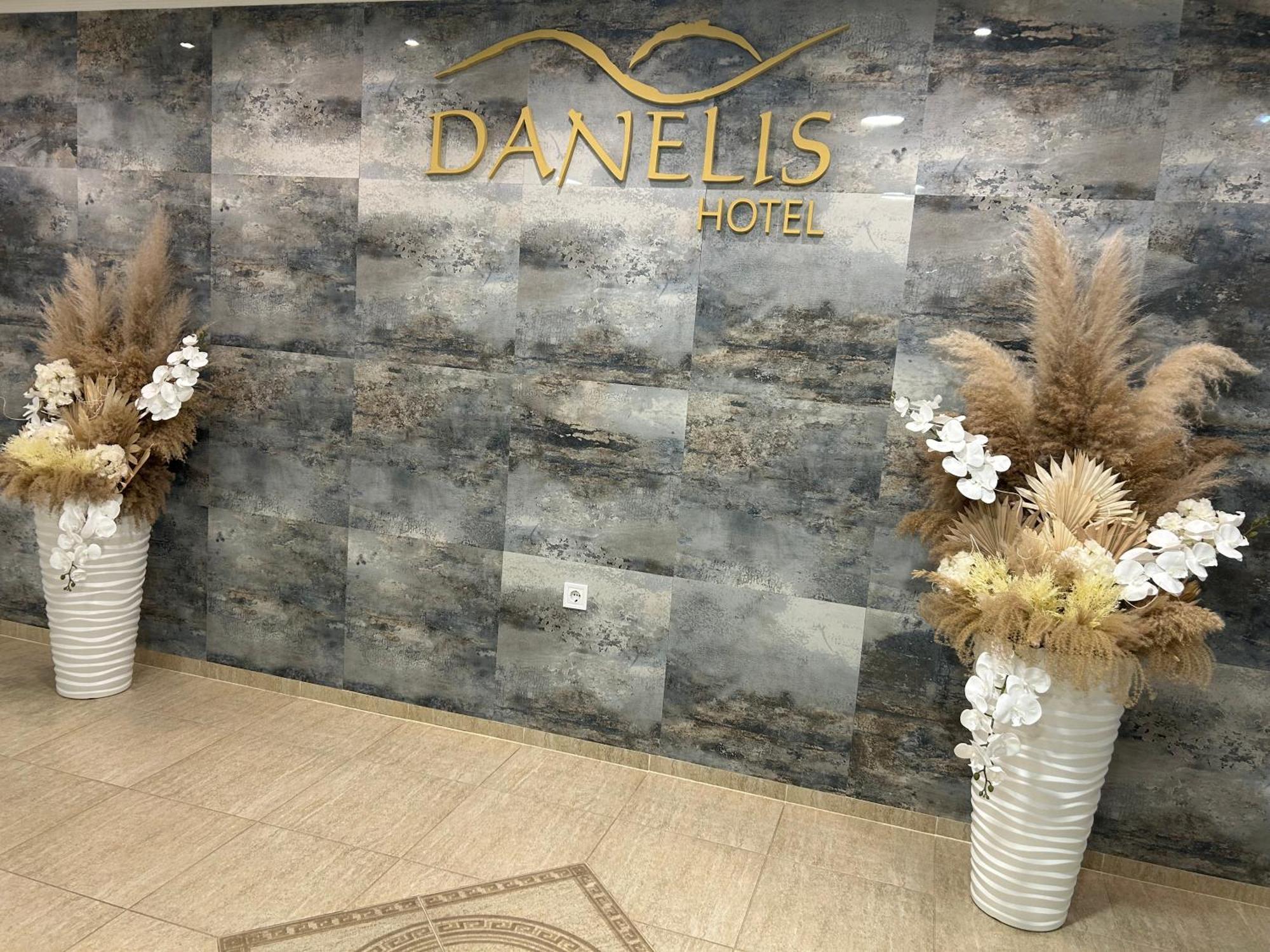 Danelis Hotel Edelény Exterior foto